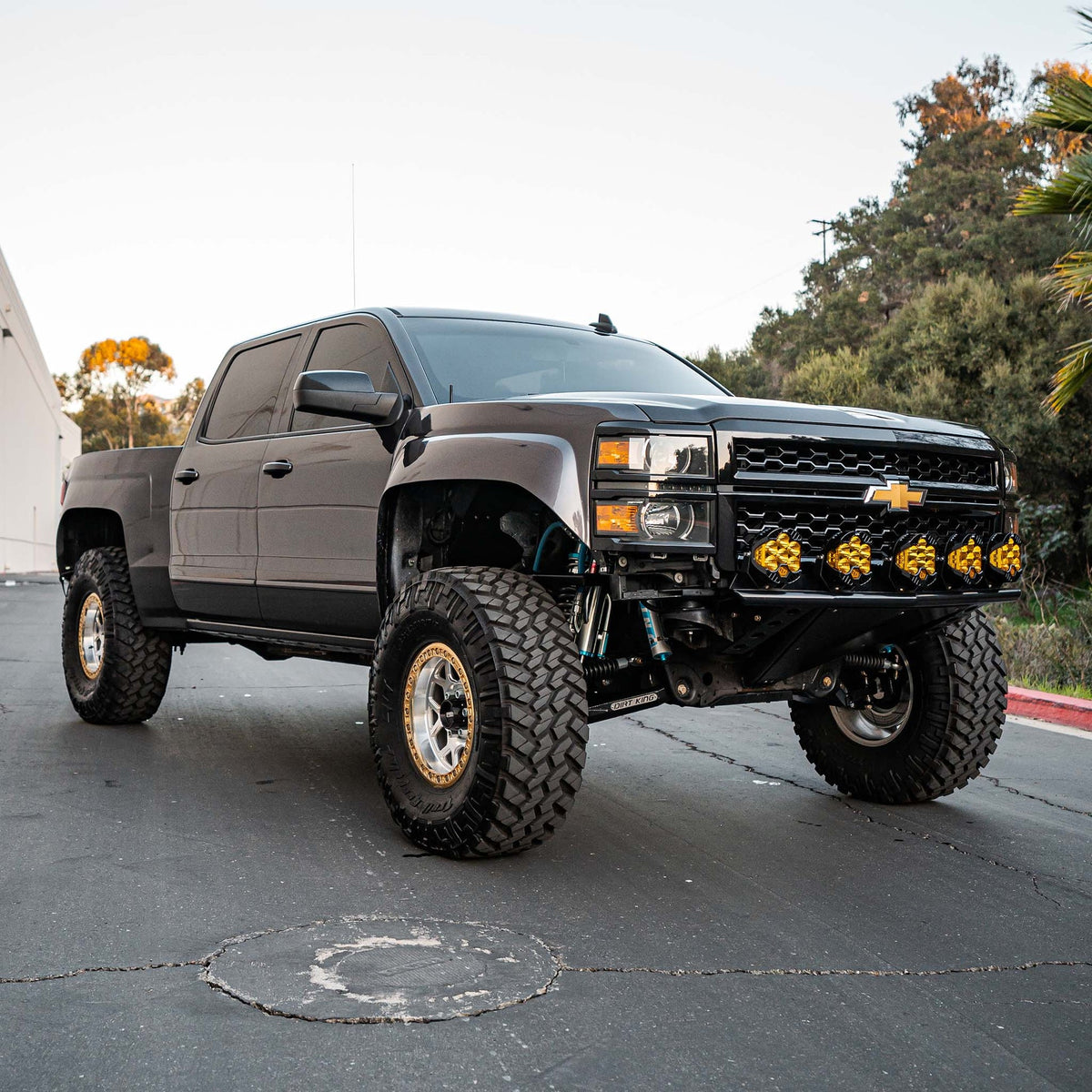 Dirt King Long Travel Race Kit GM 1500 exterior view