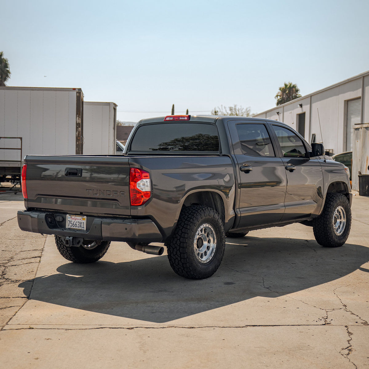 Dirt King 2.0 IFP Smooth Body Shocks | 2007–2021 Toyota Tundra – view 4