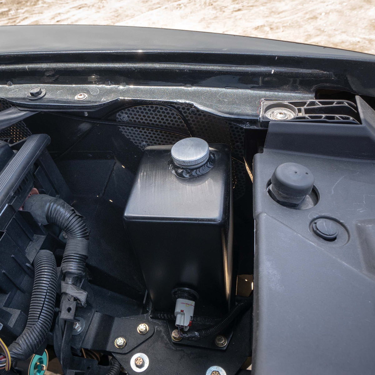 Dirt King Wiper Fluid Tank | 2014–2018 Chevrolet Silverado 1500 / 2014–2018 GMC Sierra 1500 – view 2