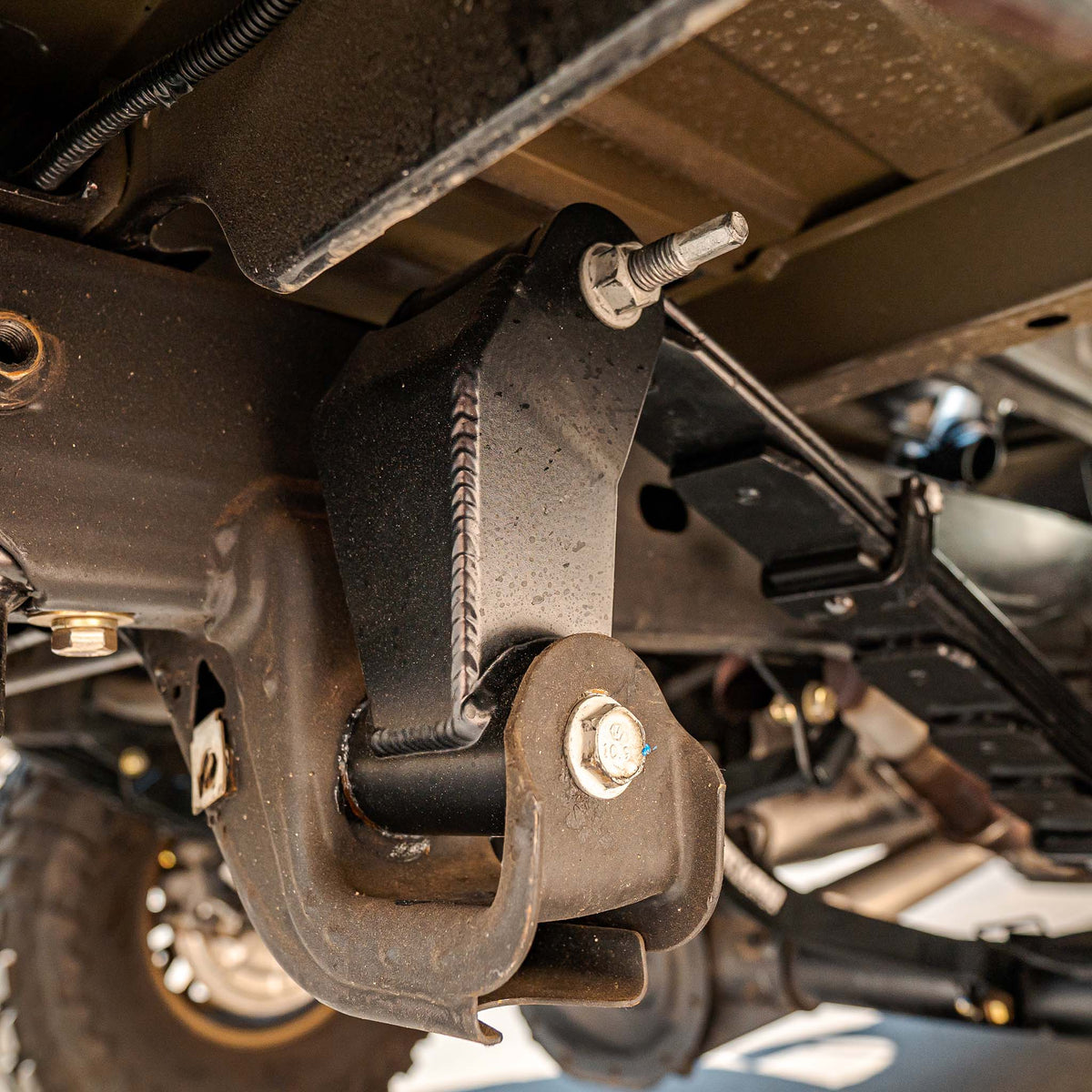 Dirt King Long Travel Shackles | 2019–2026 Chevrolet Silverado 1500 / 2019–2026 GMC Sierra 1500 – view 3